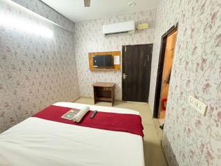 Hotel Golden Stay 2 Mints walking from Rajendra Nagar Metro Station - 7