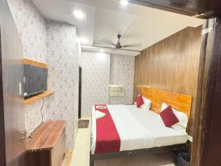 Hotel Golden Stay 2 Mints walking from Rajendra Nagar Metro Station - 5