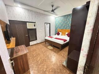 Hotel Golden Stay 2 Mints walking from Rajendra Nagar Metro Station - 3