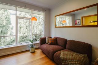 Stylish St Kilda Apt - Walk to beach, cafes and tram to CBD - 3