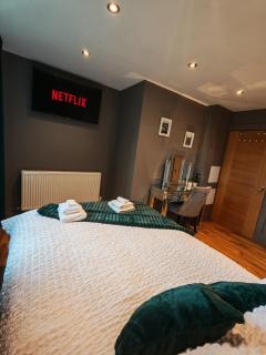 Etal Lane 2BR - Families & Contractors - 5