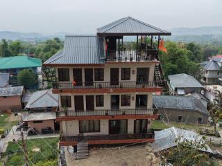 Sukoon Inn by Bharmouri Home Stay - 8