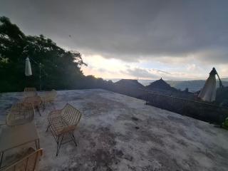 Kraras Munduk Guest House & DonBiyu Rendezvous Restaurant - 1