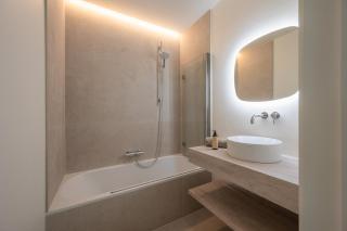 Elegant & light-filled apartment with terrace - 7