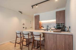 Elegant & light-filled apartment with terrace - 8