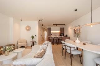 Elegant & light-filled apartment with terrace - 4