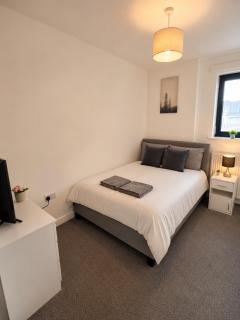 Heathrow 2 BR Comfort Stay - Free Parking - 4