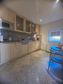 Private Furnished House Business & Family Friendly - 9
