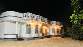 80 Yr old 5 Room entire Villa near beach - 9