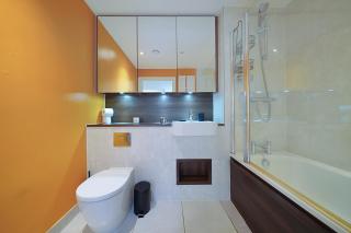 Modern 2BR Riverside Apartment with Balcony and Gym - 9
