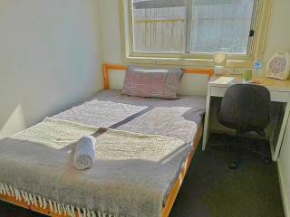 Sun-Drenched Quiet Double Room with Private Lock Free street parking - 0