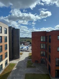 Heathrow 2 BR Comfort Stay - Free Parking - 8