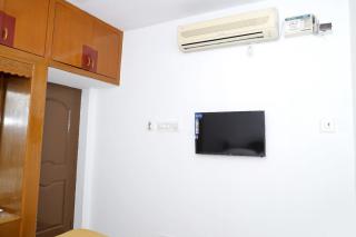 Lloyd's Inn - 1