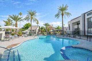 Prime Location Pool Gym Balcony Parking Washer and Dryer - 2