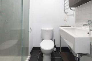 Bright room close to Sky Tower - 3