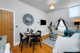 1-Bedroom City Centre Flat - Steps from Market Square - 8