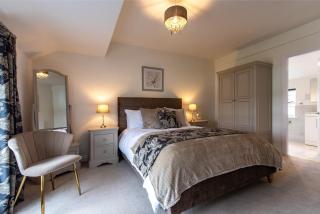 Chester Racecourse Views, Townhouse with Parking - 1