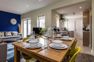 4 Bed Terraced House in Beeston with Convenient City Centre Access - 1
