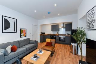 Stylish Flat with En-Suites Near Nature & Amenities - 5