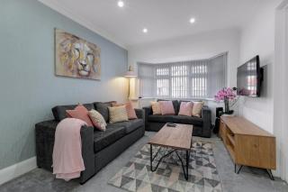 Family-Friendly 4-Bed near Parks & Transport Links - 9