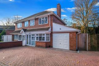 Family-Friendly 4-Bed near Parks & Transport Links - 6