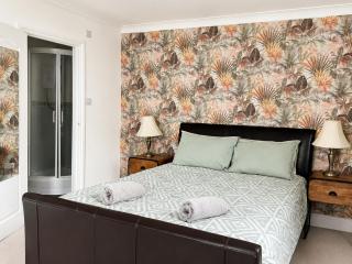 Loveliest Homes The View 2 bed Apartment overlooking the Beach - 8