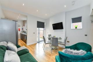 Long Eaton Modern 4bed House - 7