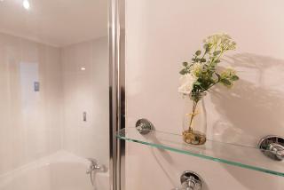 Raleigh Square - 2BR Ground-Floor Apartment in Nottingham - 4