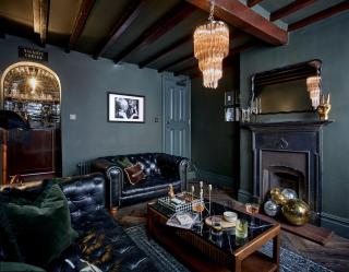 3-Bed Historic Knitters House in Nottingham - 8