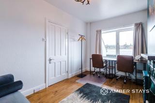 Cosy 3 Bed Home in Ikley by Amber Stays - Perfect for Walkers & Couples, Sleeps 6 - 7