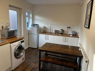 Alderton House - Spacious 3 Bed with Parking - 8