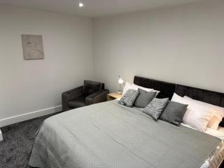 Spacious 2-Bed Flat with Free Parking Near Nottingham! - 7