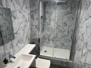 Spacious 2-Bed Flat with Free Parking Near Nottingham! - 2