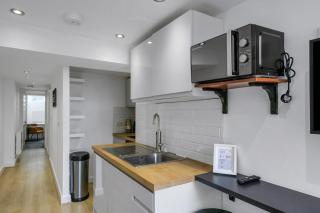 Sheffield 1-Bed Flat by Parks, Trails & Woodland - 8
