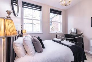 Stunning 2-Bed Apt in Nottingham City Centre - 1