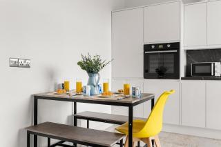 Stylish & Spacious Home in the Heart of Leeds - 5