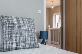 Comfortable 5-Bedroom House in Cheltenham - 2