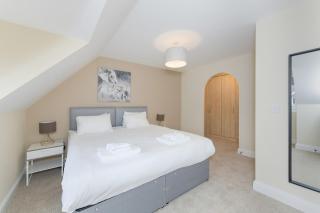 Stunning Garden House with Free WIFI and Parking - 2