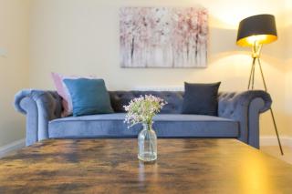 Stunning Garden House with Free WIFI and Parking - 4