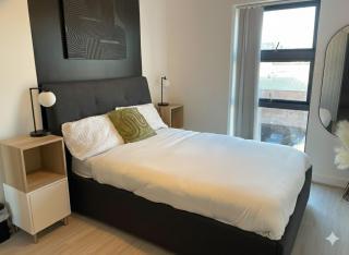 Modern 2-Bed Flat with WiFi Near Central Birmingham - 0