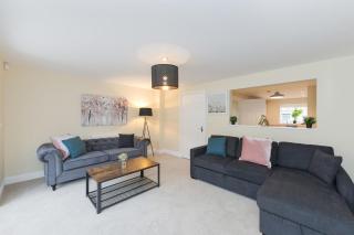 Stunning Garden House with Free WIFI and Parking - 9