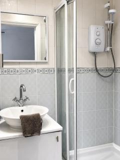 Loveliest Homes The View 2 bed Apartment overlooking the Beach - 1