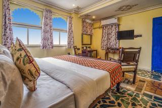 The Lake View Hotel- On Lake Pichola - 4