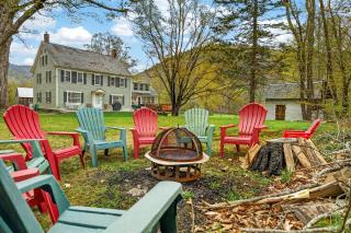 Charlemont Retreat w Fire Pit and EV Charger - 7