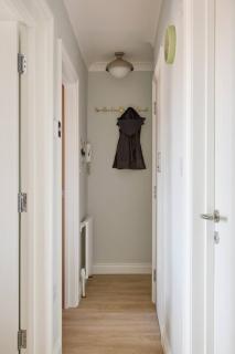 Coastal Calm - Quiet 1-Bedroom Flat by the Beach - 2