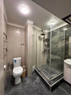 3-Bedroom Apartment with Living Room in City Center - 3