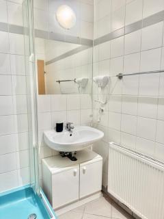 Cosy Central Long-Term Apartment - 2
