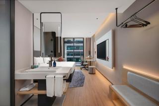 Holiday Inn Express Shenzhen Baolong Metro Station by IHG - 8