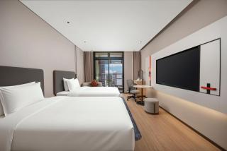 Holiday Inn Express Shenzhen Baolong Metro Station by IHG - 1