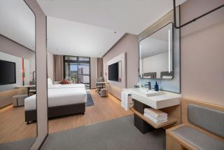 Holiday Inn Express Shenzhen Baolong Metro Station by IHG - 1
